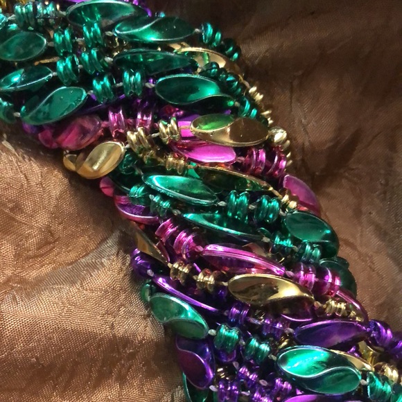 🌻 3/$15 2 pair Mardi Gras Earrings (w/bead bonus) - Picture 3 of 3